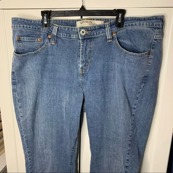 Women’s Levi’s 518 Super Low Bootcut Jeans - Picture 2 of 15